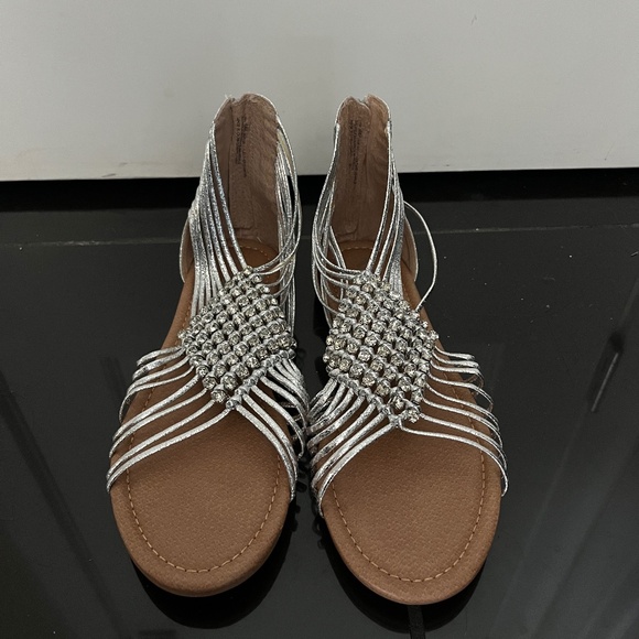 NINA Boho Style Silver Sandals - Size 6.5/7 - Picture 1 of 3